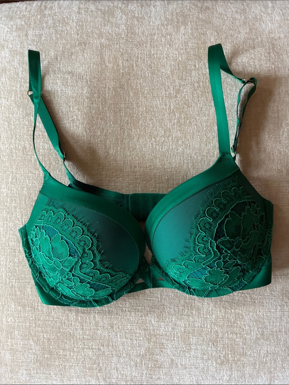 Green lace Victoria’s Secret Very Sexy Push-Up Bra 34D